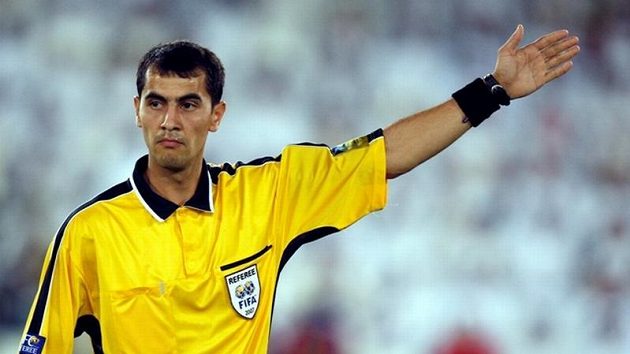 Uzbecký rozhodčí Ravšan Irmatov otevře svým hvizdem letošní fotbalový šampionát. Uzbecký rozhodčí Ravšan Irmatov otevře svým hvizdem letošní fotbalový šampionát.