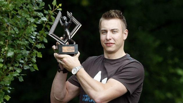 Filip Jícha s trofejí pro nejlepšího házenkáře světa Filip Jícha s trofejí pro nejlepšího házenkáře světa