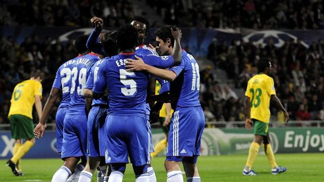 Fotbalisté Chelsea oslavují jednu z branek na hřišti Žiliny. Fotbalisté Chelsea oslavují jednu z branek na hřišti Žiliny.