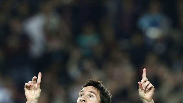Barcelonský Lionel Messi oslavuje svůj hattrick proti Mallorce. Barcelonský Lionel Messi oslavuje svůj hattrick proti Mallorce.