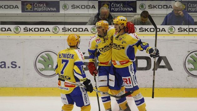 Útočník Zlína Bedřich Köhler (vpravo) pokazil litvínovskému Nechvátalovi debut Útočník Zlína Bedřich Köhler (vpravo) pokazil litvínovskému Nechvátalovi debut