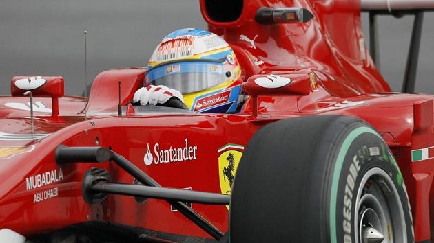 Fernando Alonso s vozem Ferrari. Fernando Alonso s vozem Ferrari.