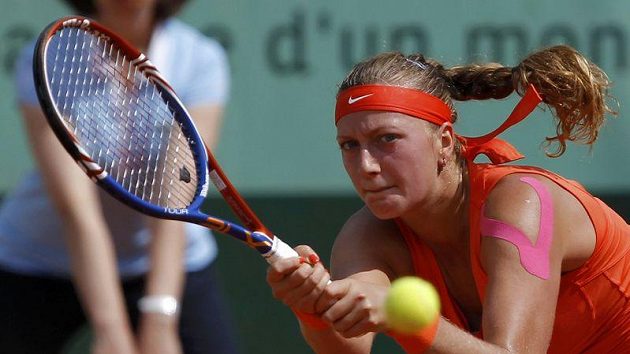 Petra Kvitová v utkání s Číňankou Li Na v Paříži. Petra Kvitová v utkání s Číňankou Li Na v Paříži.