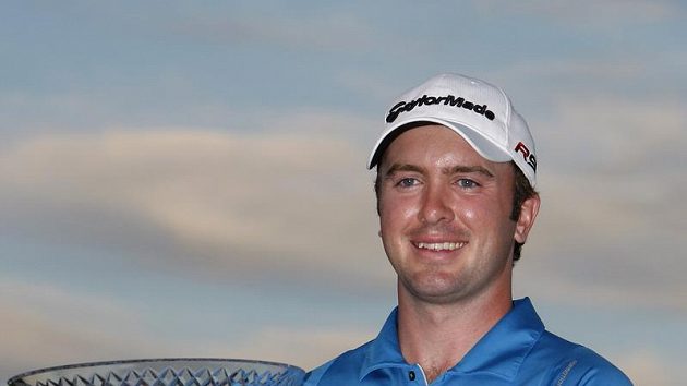 Skotský golfista Martin Laird s trofejí pro vítěze turnaje v Las Vegas Skotský golfista Martin Laird s trofejí pro vítěze turnaje v Las Vegas