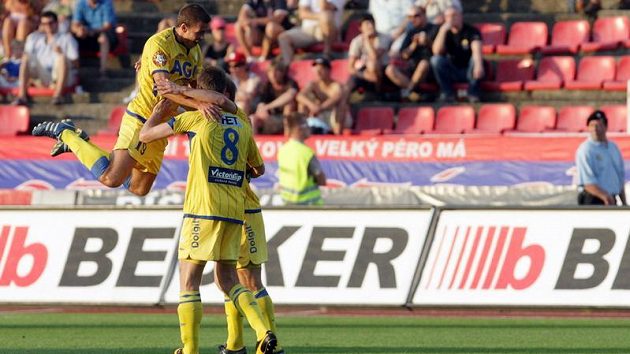 Fotbalisté Teplic se radují z branky. Fotbalisté Teplic se radují z branky.