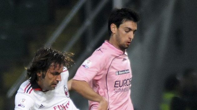 Javier Pastore z Palerma (vpravo) je rekordní posilou PSG. Javier Pastore z Palerma (vpravo) je rekordní posilou PSG.