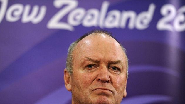Trenér Graham Henry ohlašuje svoji rezignaci. Trenér Graham Henry ohlašuje svoji rezignaci.