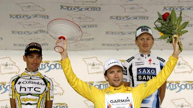 Americký cyklista David Zabriskie (uprostřed) se raduje z vítězství v závodě Kolem Missouri. Americký cyklista David Zabriskie (uprostřed) se raduje z vítězství v závodě Kolem Missouri.