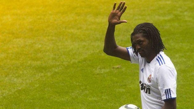 Útočník Emmanuel Adebayor v dresu Realu Madrid Útočník Emmanuel Adebayor v dresu Realu Madrid