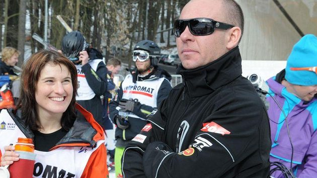 Mariánské Lázně čeká lyžařská show s Nikolou Sudovou. Na snímku je česká reprezentantka se svým koučem Radkem Herotem. Mariánské Lázně čeká lyžařská show s Nikolou Sudovou. Na snímku je česká reprezentantka se svým koučem Radkem Herotem.