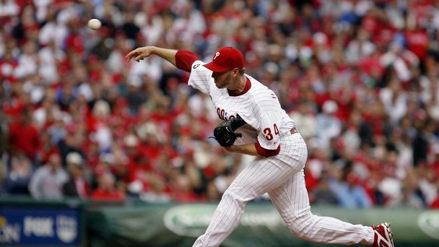 Nadhazovač Roy Halladay vyrovnal rekord starý čtyřiapadesát let. Nadhazovač Roy Halladay vyrovnal rekord starý čtyřiapadesát let.