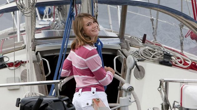 Laura Dekkerová na své jachtě. Laura Dekkerová na své jachtě.