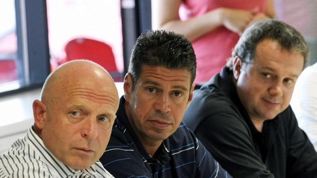 Trenér Slavie Praha Karel Jarolím (vlevo), generální ředitel klubu Petr Doležal (uprostřed) a předseda představenstva Tomáš Rosen Trenér Slavie Praha Karel Jarolím (vlevo), generální ředitel klubu Petr Doležal (uprostřed) a předseda představenstva Tomáš Rosen