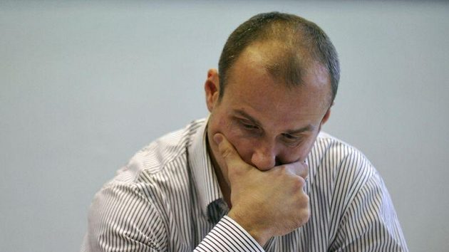 Plzeňský kapitán a manažer Martin Straka má hlavu plnou starostí. Indiánům hrozí kvůli špatným registracím hráčů odečet 19 bodů. Plzeňský kapitán a manažer Martin Straka má hlavu plnou starostí. Indiánům hrozí kvůli špatným registracím hráčů odečet 19 bodů.