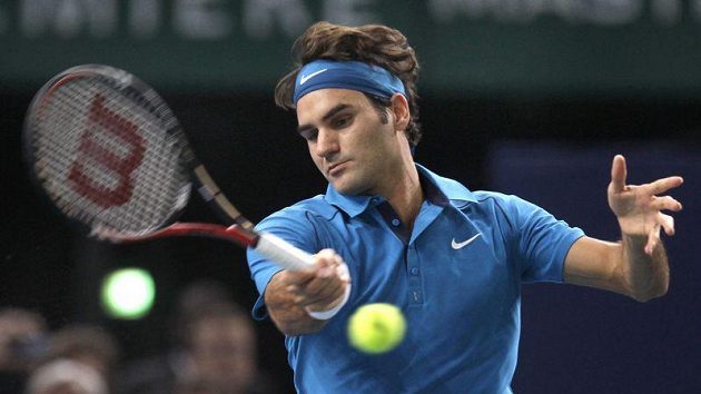 Roger Federer ve finálovém duelu na turnaji sériem Masters v Paříži porazil Jo-Wilfrieda Tsongu. Roger Federer ve finálovém duelu na turnaji sériem Masters v Paříži porazil Jo-Wilfrieda Tsongu.