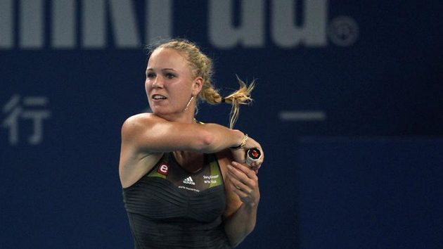 Dánka Caroline Wozniacká v utkání se Sarou Erraniovou v Pekingu. October 6, 2010. REUTERS/Petar Kujundzic (CHINA - Tags: SPORT TENNIS) Dánka Caroline Wozniacká v utkání se Sarou Erraniovou v Pekingu. October 6, 2010. REUTERS/Petar Kujundzic (CHINA - Tags: SPORT TENNIS)