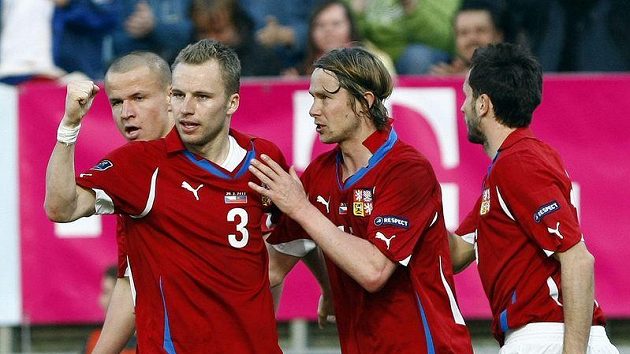 Zatímco Michal Kadlec (vlevo) ve výpravě do Japonska nechybí, Jaroslav Plašil a spol. se omluvili. Zatímco Michal Kadlec (vlevo) ve výpravě do Japonska nechybí, Jaroslav Plašil a spol. se omluvili.