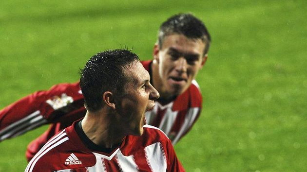 Jan Bořil (vpředu) z Viktorie se raduje z gólu do sítě Českých Budějovic v odvetě 4. kola Ondrášovka Cupu. Jan Bořil (vpředu) z Viktorie se raduje z gólu do sítě Českých Budějovic v odvetě 4. kola Ondrášovka Cupu.