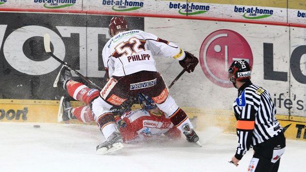 Hokejista Radek Phillipp končí s aktivní kariérou. Hokejista Radek Phillipp končí s aktivní kariérou.