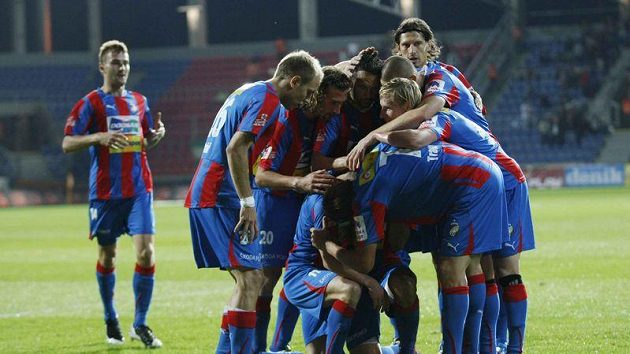Fotbalisté Plzně se radují z branky proti Jablonci Fotbalisté Plzně se radují z branky proti Jablonci
