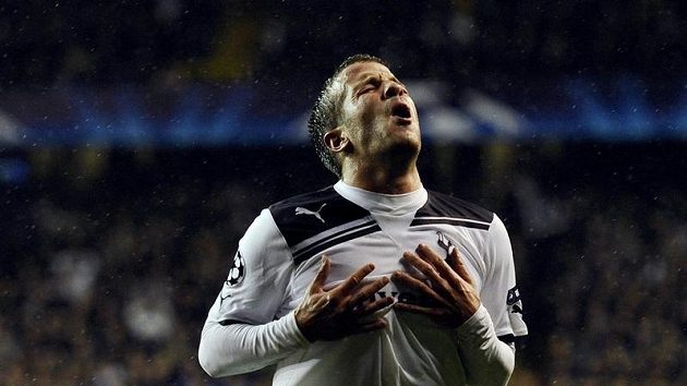 Van der Vaart není spokojený se svojí pozicí v Tottenhamu. Van der Vaart není spokojený se svojí pozicí v Tottenhamu.