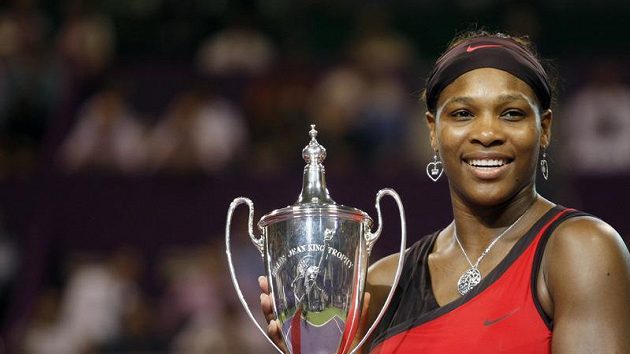 Serena Williamsová s trofejí pro vítězku Turnaje mistryň Serena Williamsová s trofejí pro vítězku Turnaje mistryň