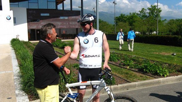 David Salomon (vpravo) a Stanislav Šubrt po závodě na horských kolech David Salomon (vpravo) a Stanislav Šubrt po závodě na horských kolech