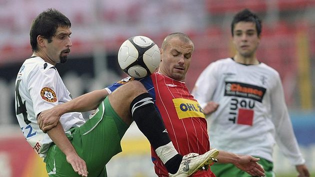 Tomáše Došek v červeném. Tomáše Došek v červeném.