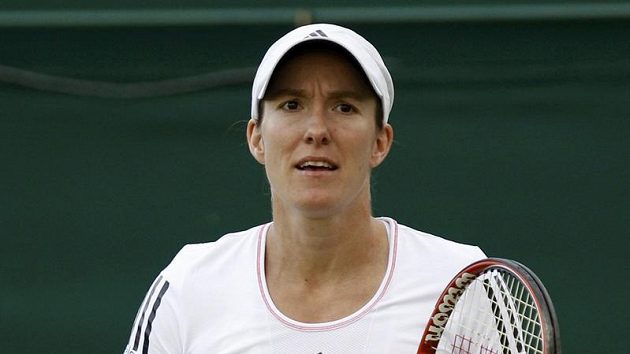 Belgická tenistka Justine Heninová se raduje z postupu do třetího kola Wimbledonu. Belgická tenistka Justine Heninová se raduje z postupu do třetího kola Wimbledonu.