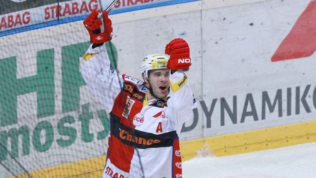 Michal Vondrka je zase ve Slavii, vrátil se z Finska. Michal Vondrka je zase ve Slavii, vrátil se z Finska.