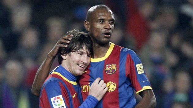 Eric Abidal (vpravo) na snímku se svým spoluhráčem z Barcelony Lionelem Messim. Eric Abidal (vpravo) na snímku se svým spoluhráčem z Barcelony Lionelem Messim.