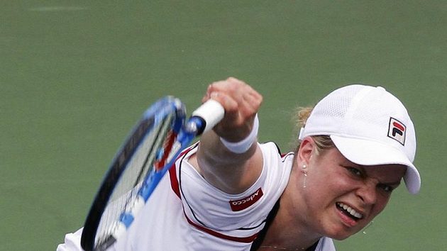 Kim Clijstersová při podání Kim Clijstersová při podání