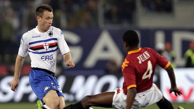 Antonio Cassano (vlevo) chce po Sampdorii milionové odškodné. Antonio Cassano (vlevo) chce po Sampdorii milionové odškodné.