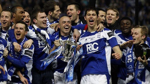 Takhle se Birmingham City radoval v únoru ze zisku Carling Cupu. Teď prožívá smutné období. Takhle se Birmingham City radoval v únoru ze zisku Carling Cupu. Teď prožívá smutné období.