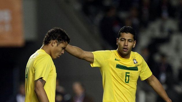 Nešťastní Brazilci po prohře s Paraguayí. Nešťastní Brazilci po prohře s Paraguayí.