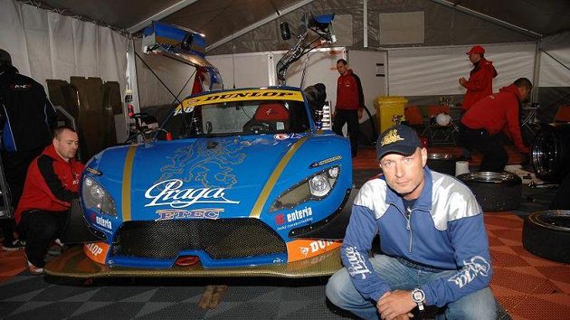 Sportovní vůz Praga R4S a Daniel Landa. Sportovní vůz Praga R4S a Daniel Landa.