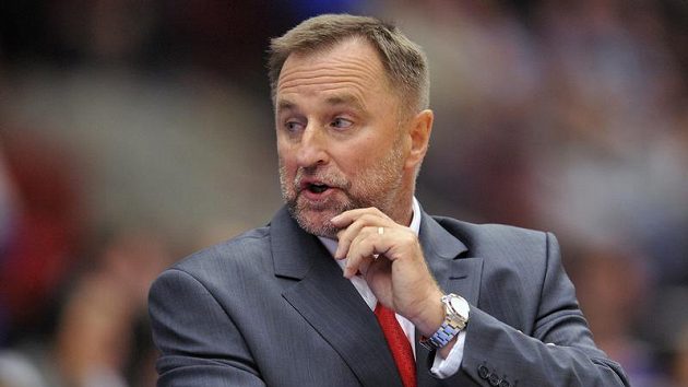 Trenér basketbalistek USK Lubor Blažek. Trenér basketbalistek USK Lubor Blažek.
