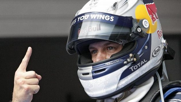 Sebastian Vettel se raduje z vítězství v kvalifikaci na GP Číny. Sebastian Vettel se raduje z vítězství v kvalifikaci na GP Číny.