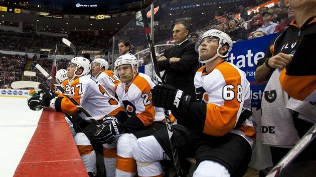 Jaromír Jágr na střídačce Philadelphie. Jaromír Jágr na střídačce Philadelphie.