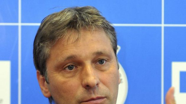 Trenér Pardubic Josef Jandač čeká na svého nového asistenta Trenér Pardubic Josef Jandač čeká na svého nového asistenta