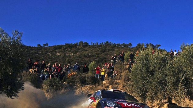 Sébastien Loeb a jeho spolujezdec Daniel Elena během Katalánské rallye Sébastien Loeb a jeho spolujezdec Daniel Elena během Katalánské rallye