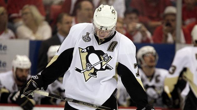 Jevgenij Malkin nepoznal v posledním utkání NHL zklamání, vstřelil hattrick. Jevgenij Malkin nepoznal v posledním utkání NHL zklamání, vstřelil hattrick.