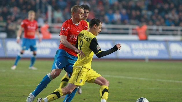 Petr Trapp (vlevo) na archivním snímku v dresu Plzně. Petr Trapp (vlevo) na archivním snímku v dresu Plzně.