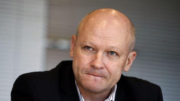 Šéf fotbalového svazu Ivan Hašek nemá obavy, že by peníze utržené za vstupenky ze Sazky nedostal. Šéf fotbalového svazu Ivan Hašek nemá obavy, že by peníze utržené za vstupenky ze Sazky nedostal.