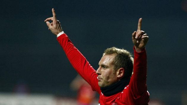 Plzeňský Kolář se radoval na Slovácku předčasně. Jeho gól sudí nepochopitelně neuznal, i když o ofsajd v žádném případě nešlo. Plzeňský Kolář se radoval na Slovácku předčasně. Jeho gól sudí nepochopitelně neuznal, i když o ofsajd v žádném případě nešlo.