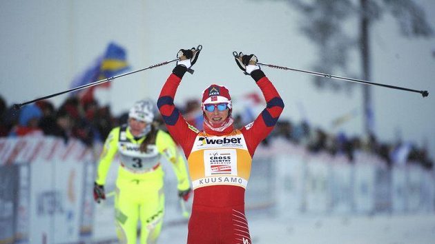 Norská běžkyně na lyžích Marit Björgenová se raduje z vítězství. Norská běžkyně na lyžích Marit Björgenová se raduje z vítězství.