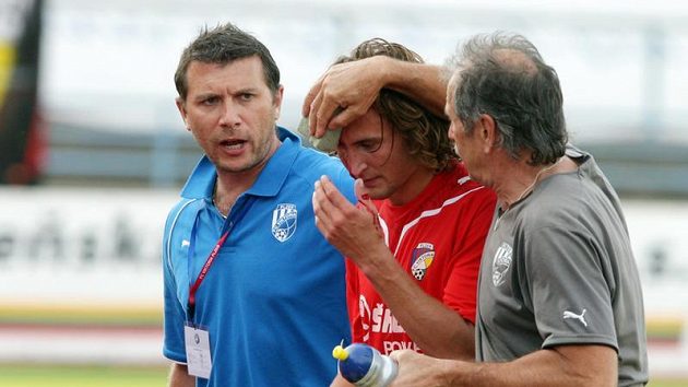 Plzeňský záložník Petr Jiráčekse nejprve postaral o vyrovnání, aby poté několikrát pocítil příbramskou tvrdost. Plzeňský záložník Petr Jiráčekse nejprve postaral o vyrovnání, aby poté několikrát pocítil příbramskou tvrdost.