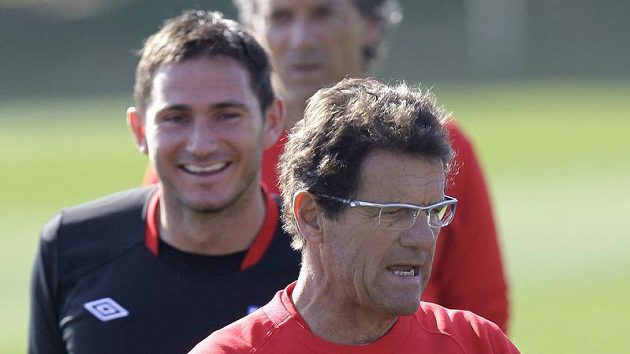 Kouč Fabio Capello anglické fotbalisty na ME nepovede. Kouč Fabio Capello anglické fotbalisty na ME nepovede.