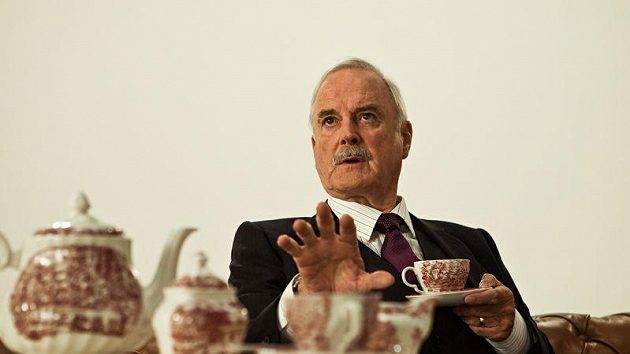 John Cleese při natáčení pozvánek pro české fanoušky do olympijského Londýna. John Cleese při natáčení pozvánek pro české fanoušky do olympijského Londýna.