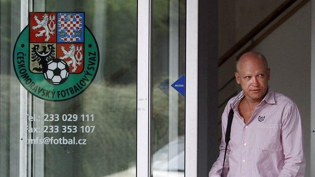 Šéf českého fotbalu Ivan Hašek si oddechl. Krizový scénář dotýkající se Slavie je zažehnán. Šéf českého fotbalu Ivan Hašek si oddechl. Krizový scénář dotýkající se Slavie je zažehnán.